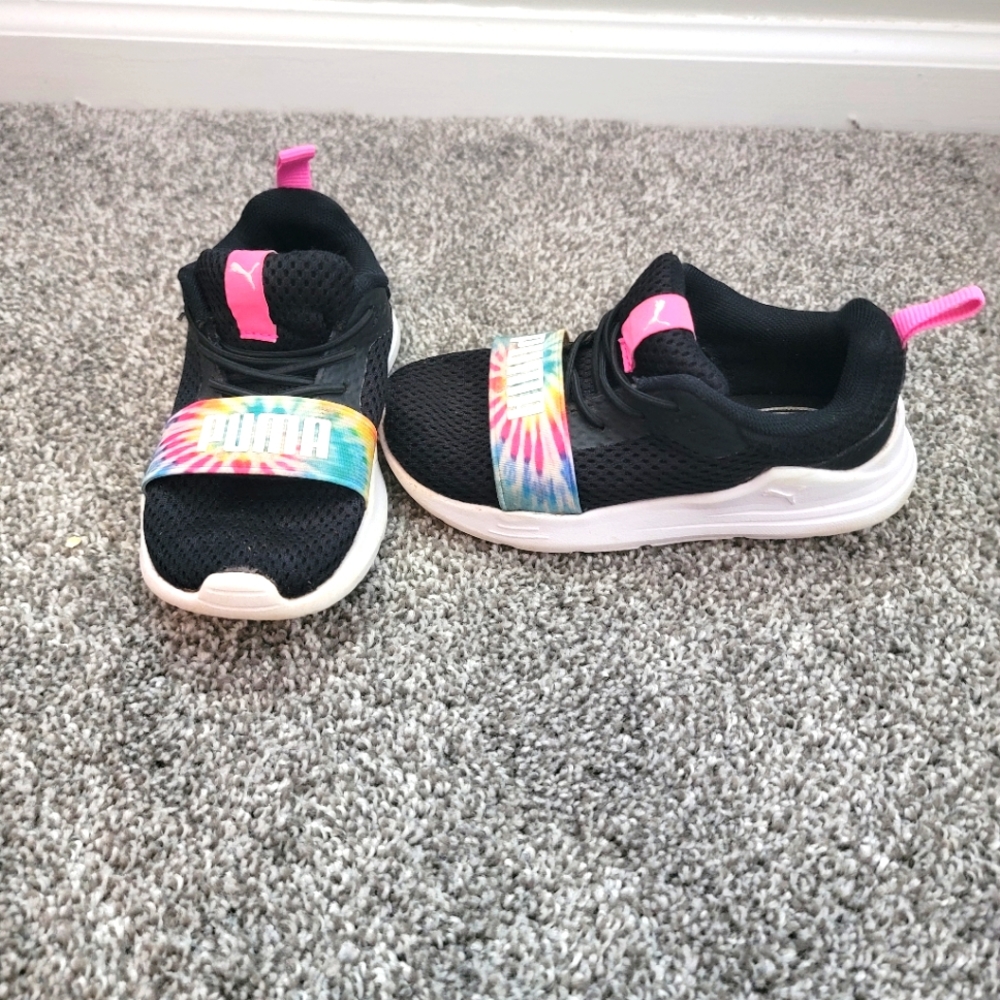 Girl Pumas